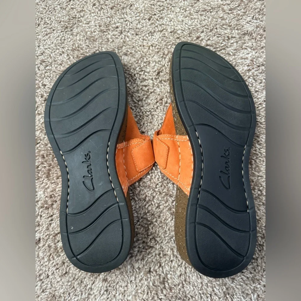 Clarks Solid Sandals Orange Thong Wedges Flip Flops Leather Slip On Shoes 9M